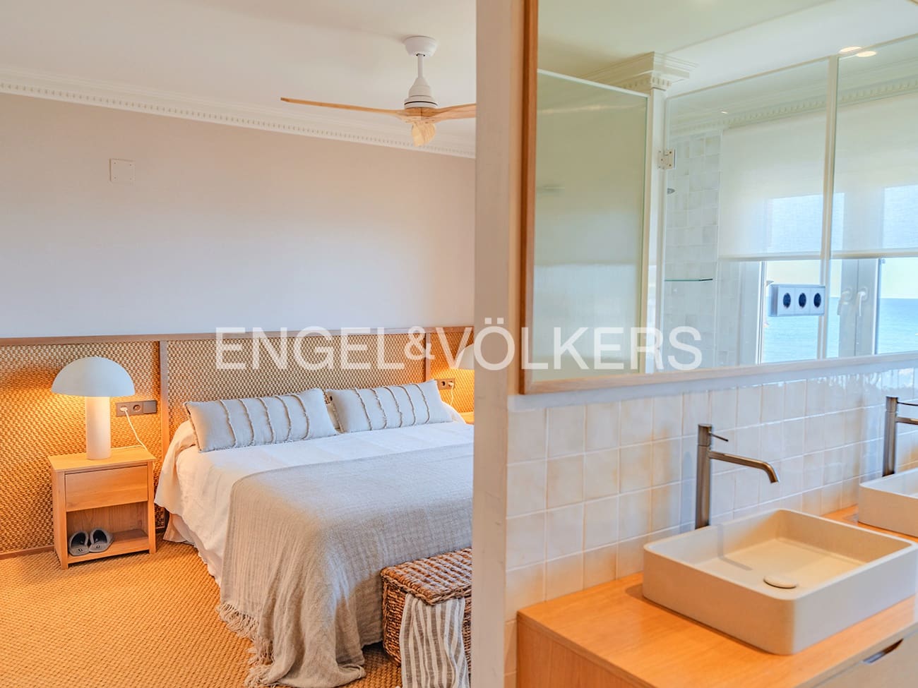 Bungalow for sale in El Campello with pool garage - € 1,025,000 (Ref: 9296308)