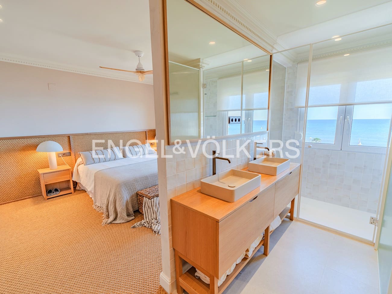 Bungalow for sale in El Campello with pool garage - € 1,025,000 (Ref: 9296308)