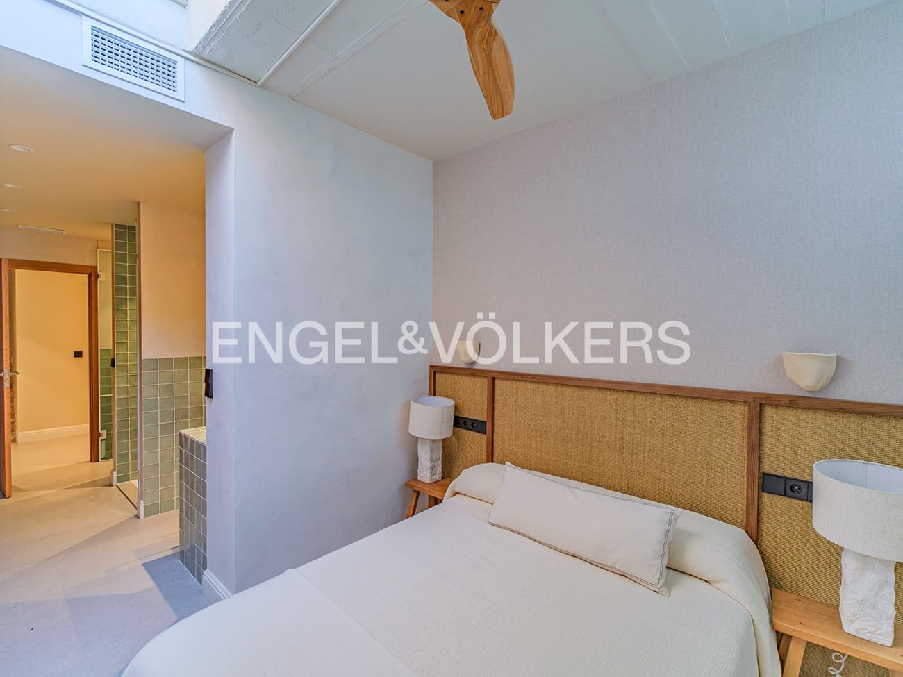 Bungalow for sale in El Campello with pool garage - € 1,025,000 (Ref: 9296308)