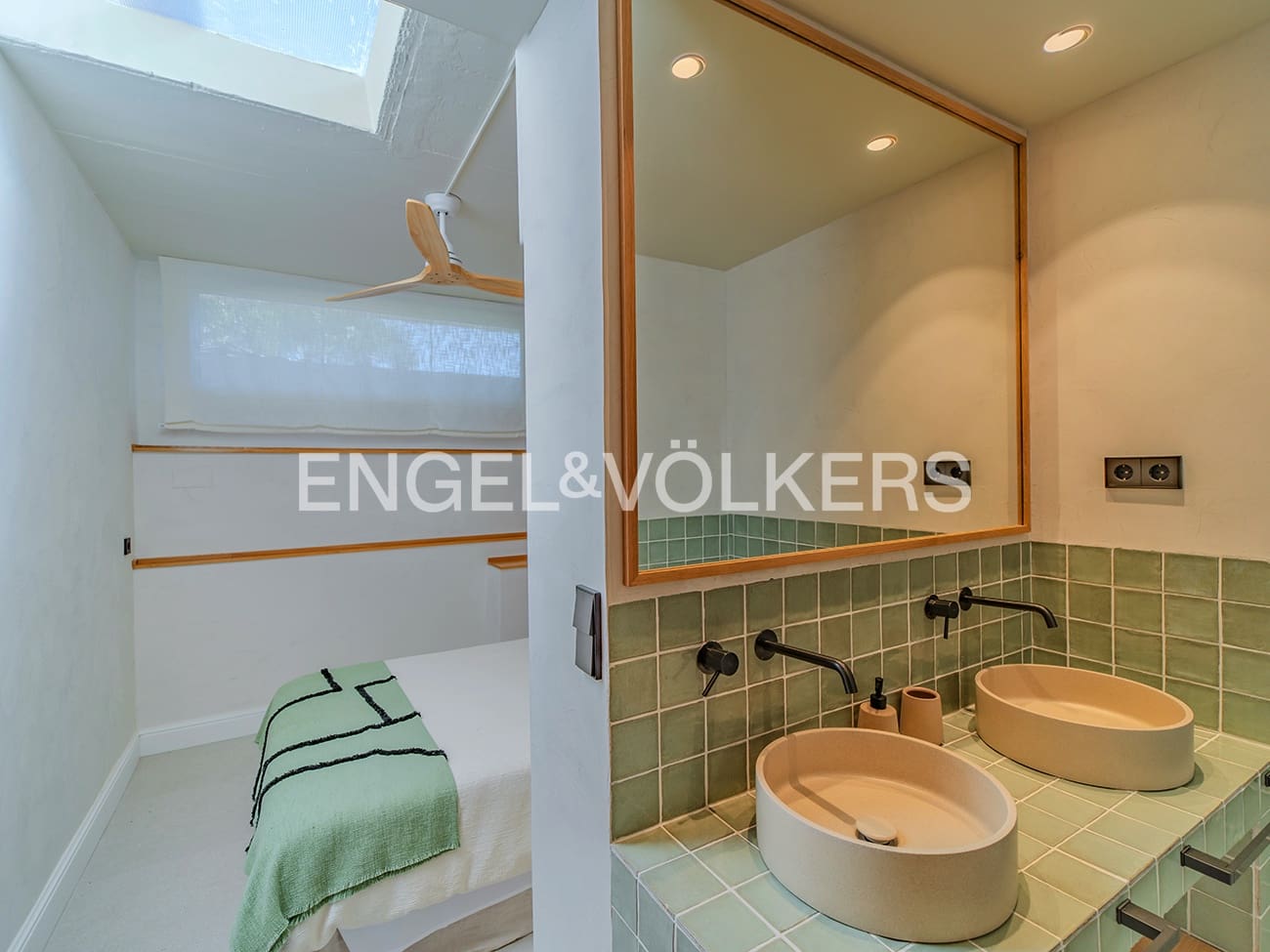 Bungalow for sale in El Campello with pool garage - € 1,025,000 (Ref: 9296308)