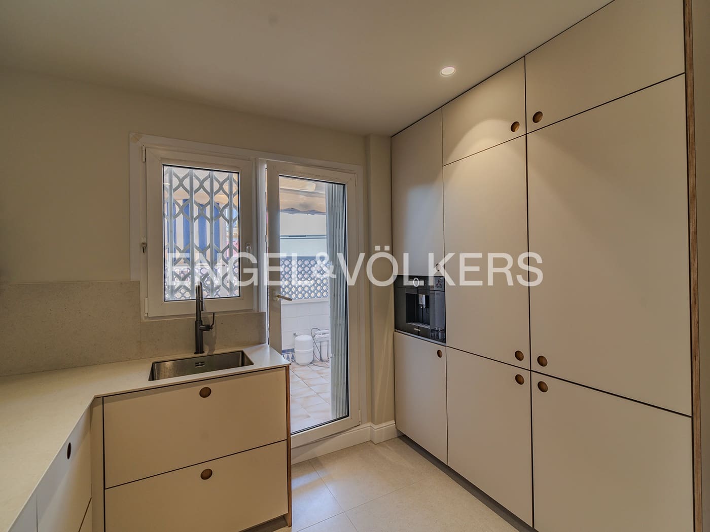 Bungalow for sale in El Campello with pool garage - € 1,025,000 (Ref: 9296308)