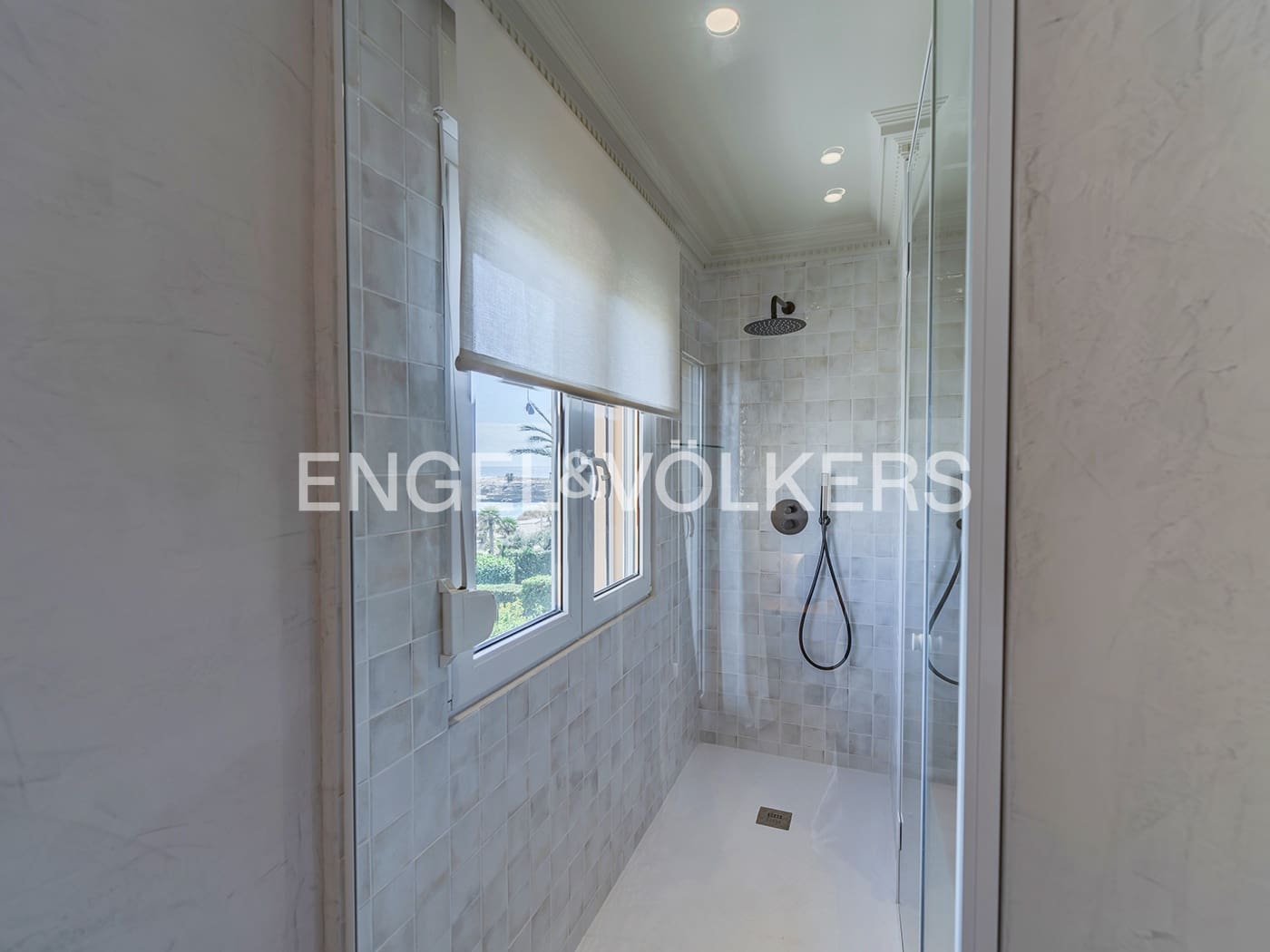 Bungalow for sale in El Campello with pool garage - € 1,025,000 (Ref: 9296308)