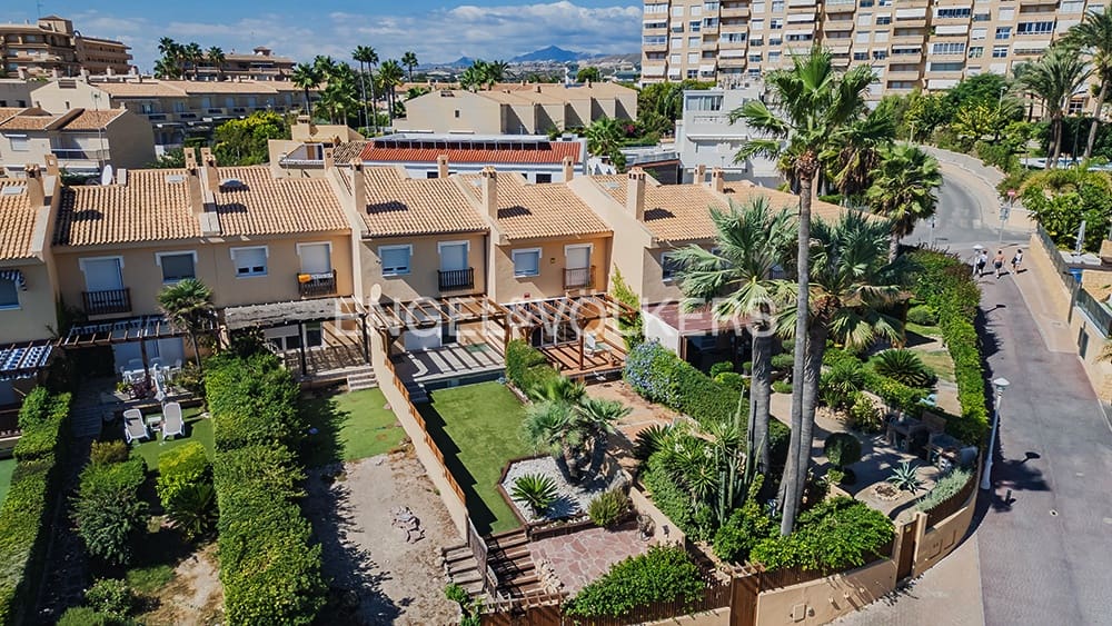 Bungalow for sale in El Campello with pool garage - € 1,025,000 (Ref: 9296308)