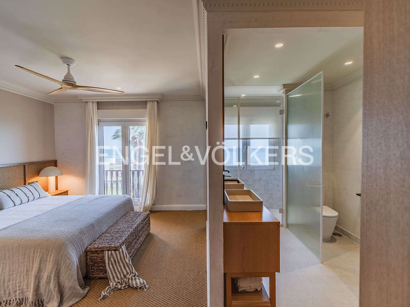 Bungalow for sale in El Campello with pool garage - € 1,025,000 (Ref: 9296308)