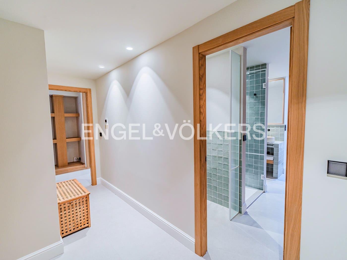 Bungalow for sale in El Campello with pool garage - € 1,025,000 (Ref: 9296308)