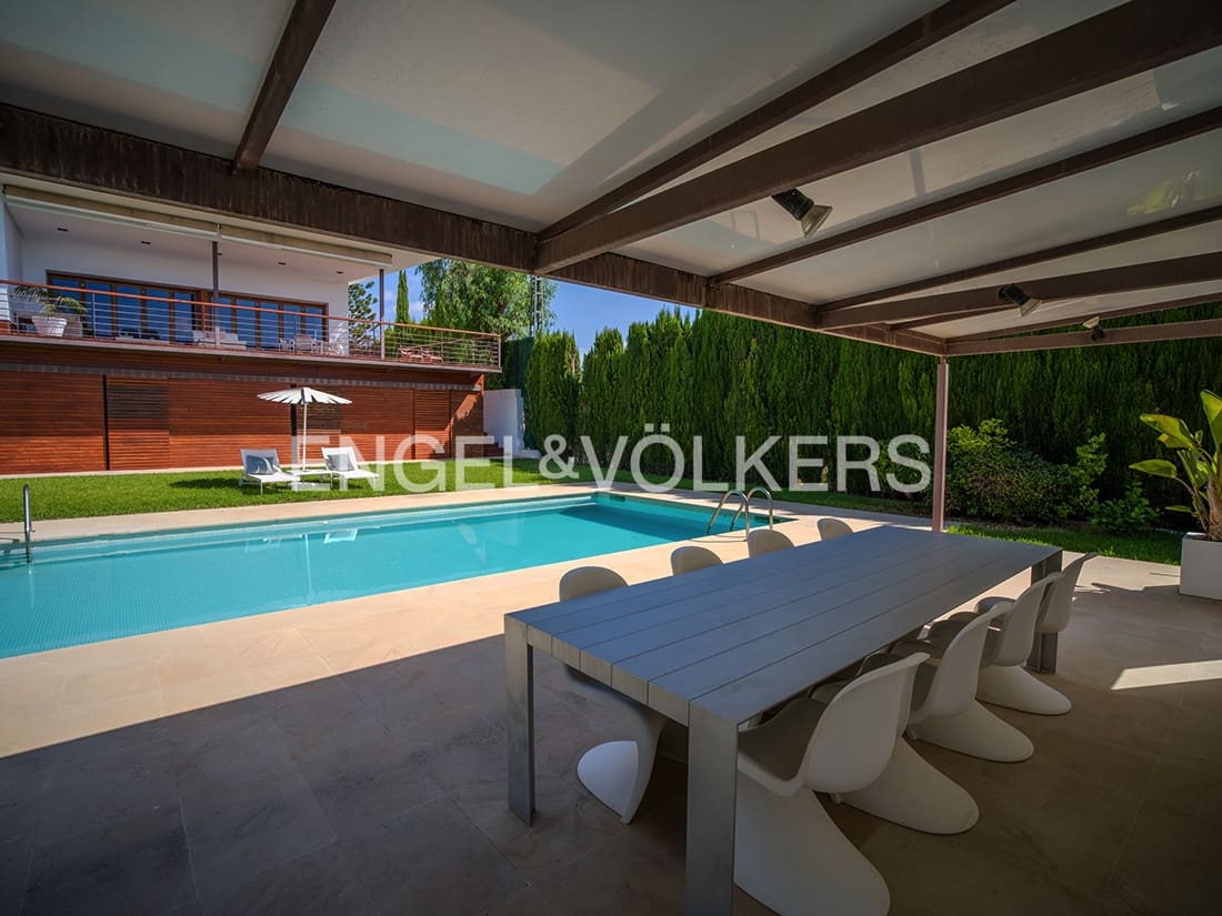 Villa til salg i Elche / Elx med swimmingpool garage - € 1.200.000 (Ref: 9314243)
