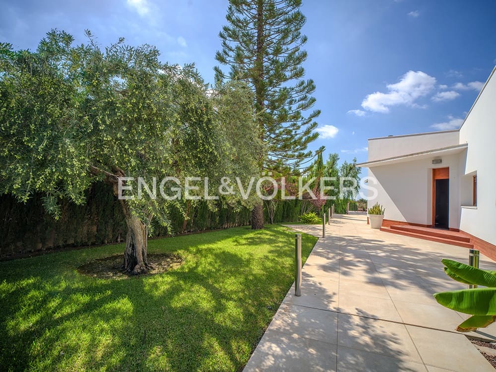 Villa til salg i Elche / Elx med swimmingpool garage - € 1.200.000 (Ref: 9314243)