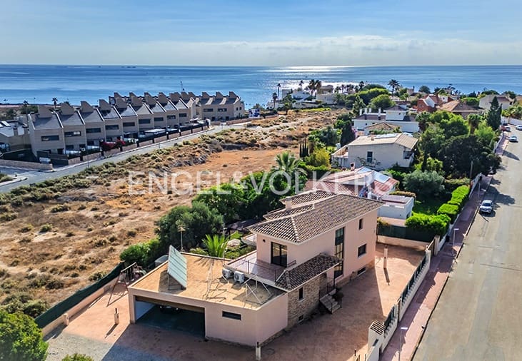 4 bedroom Villa for sale in El Campello with pool garage - € 1,250,000 (Ref: 9314445)