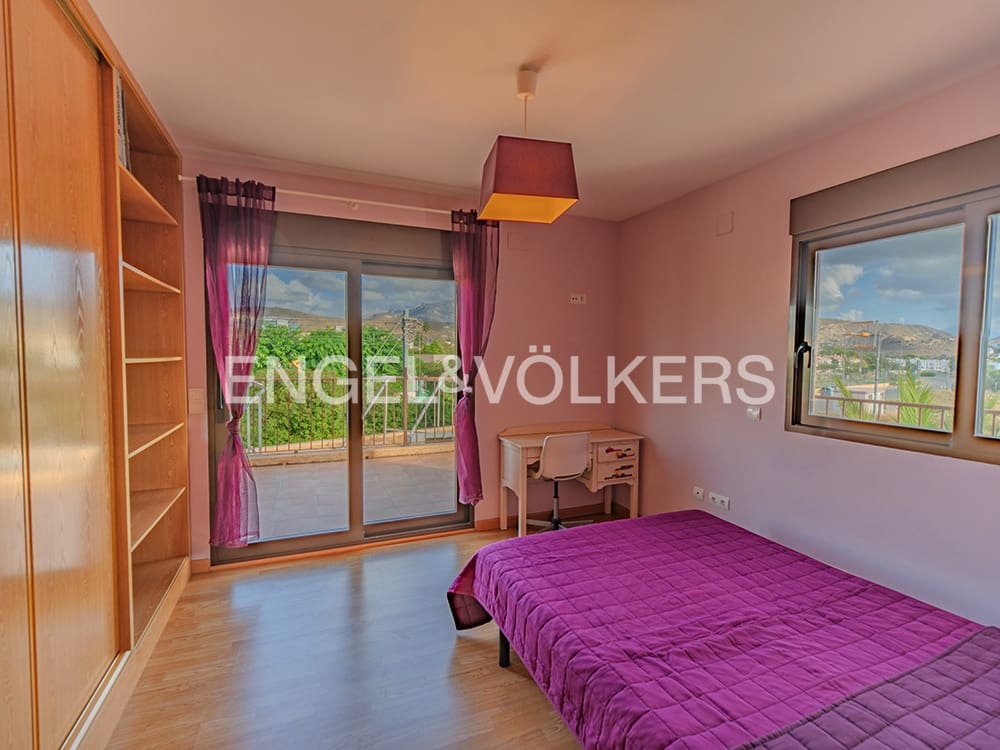 4 bedroom Villa for sale in El Campello with pool garage - € 1,250,000 (Ref: 9314445)