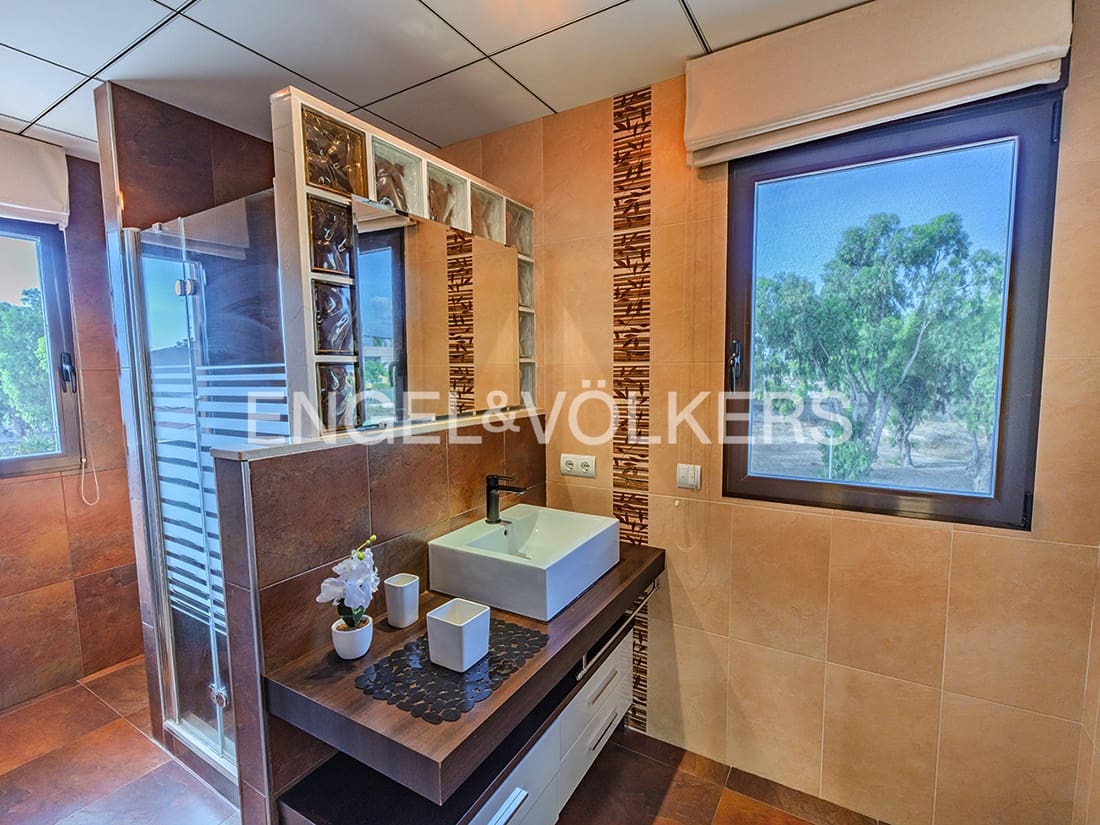 4 bedroom Villa for sale in El Campello with pool garage - € 1,250,000 (Ref: 9314445)