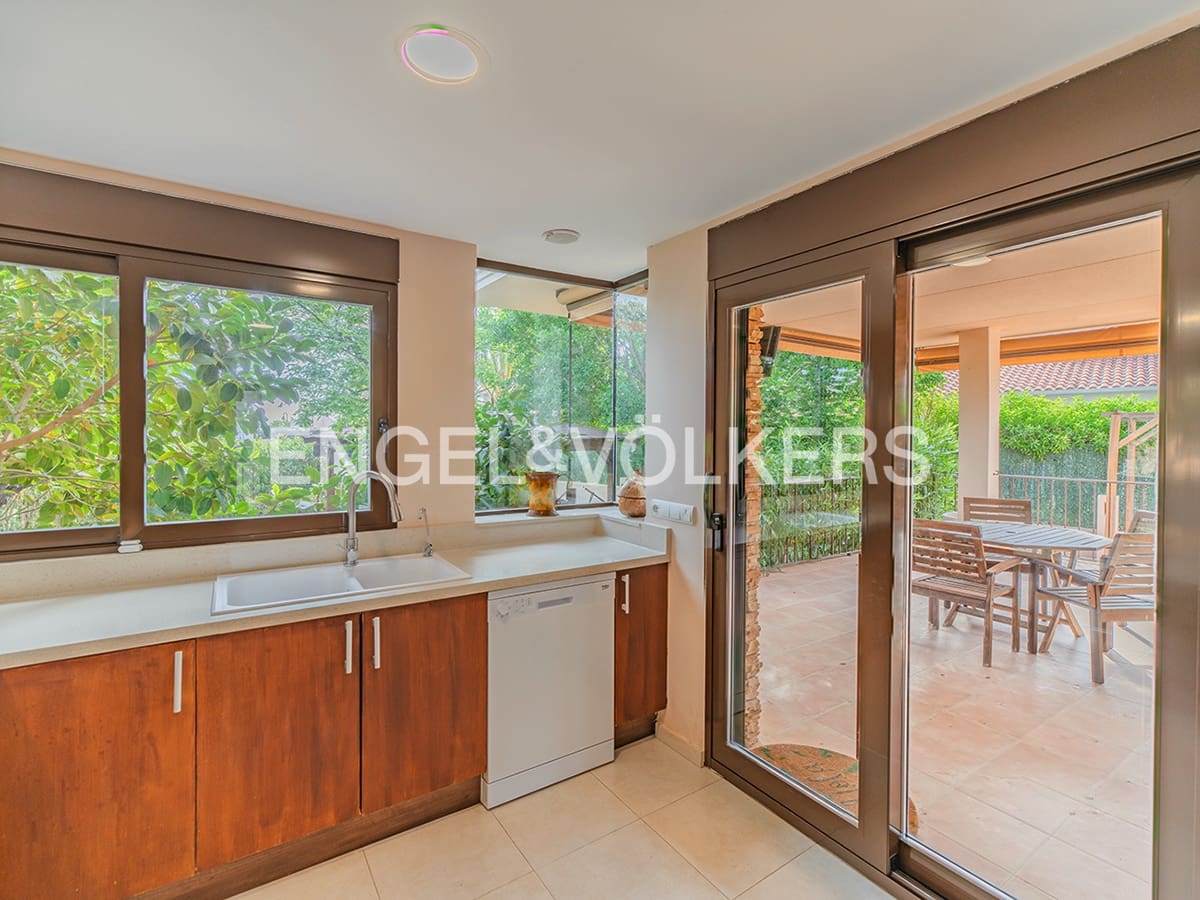 4 bedroom Villa for sale in El Campello with pool garage - € 1,250,000 (Ref: 9314445)