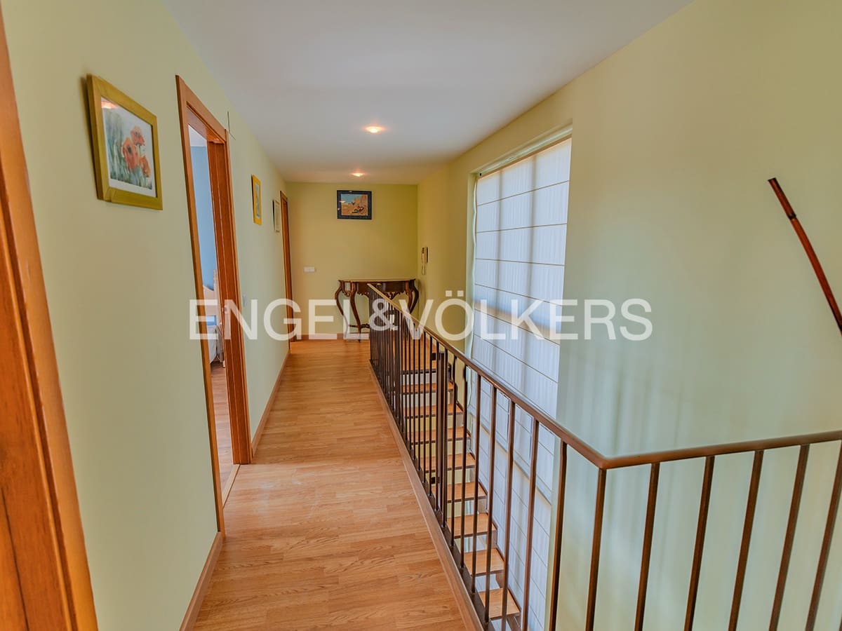 4 bedroom Villa for sale in El Campello with pool garage - € 1,250,000 (Ref: 9314445)