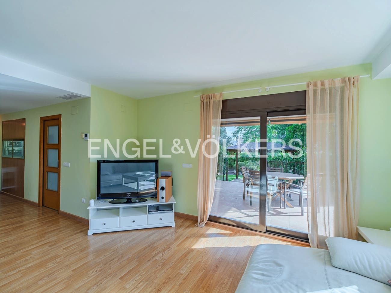 4 bedroom Villa for sale in El Campello with pool garage - € 1,250,000 (Ref: 9314445)