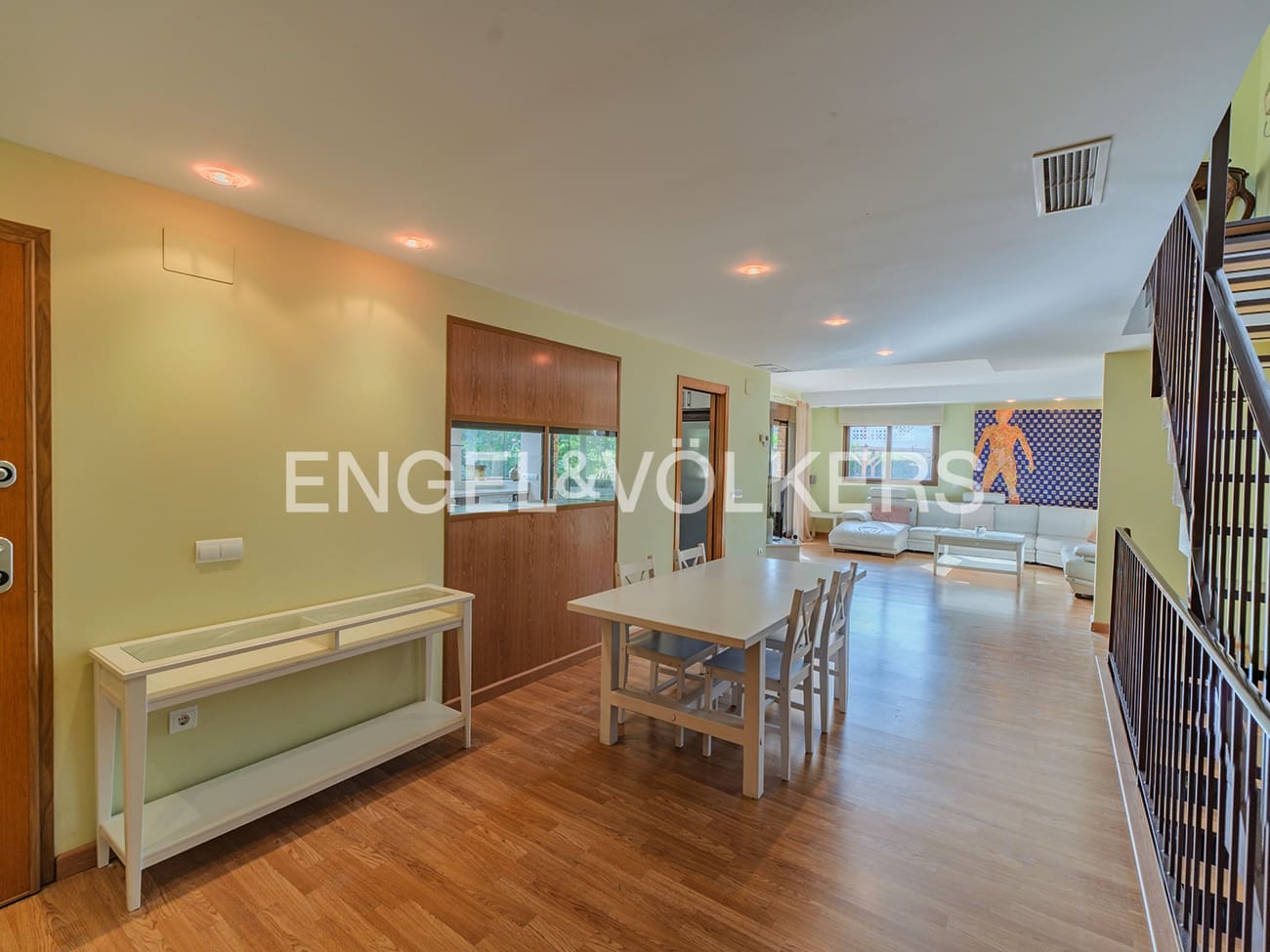 4 bedroom Villa for sale in El Campello with pool garage - € 1,250,000 (Ref: 9314445)