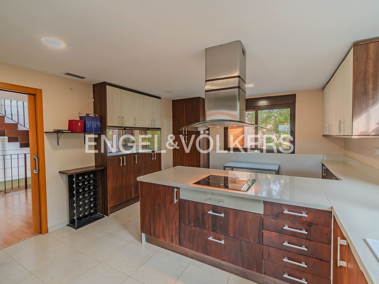 4 bedroom Villa for sale in El Campello with pool garage - € 1,250,000 (Ref: 9314445)