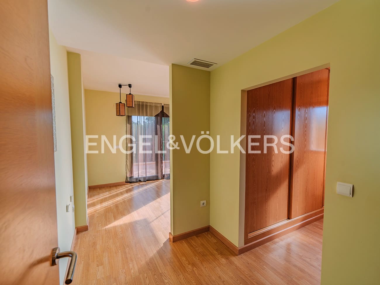 4 bedroom Villa for sale in El Campello with pool garage - € 1,250,000 (Ref: 9314445)