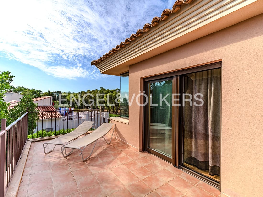 4 bedroom Villa for sale in El Campello with pool garage - € 1,250,000 (Ref: 9314445)