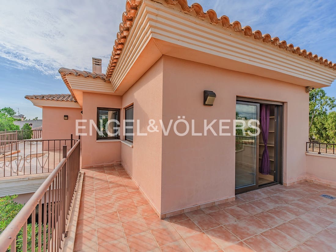 4 bedroom Villa for sale in El Campello with pool garage - € 1,250,000 (Ref: 9314445)