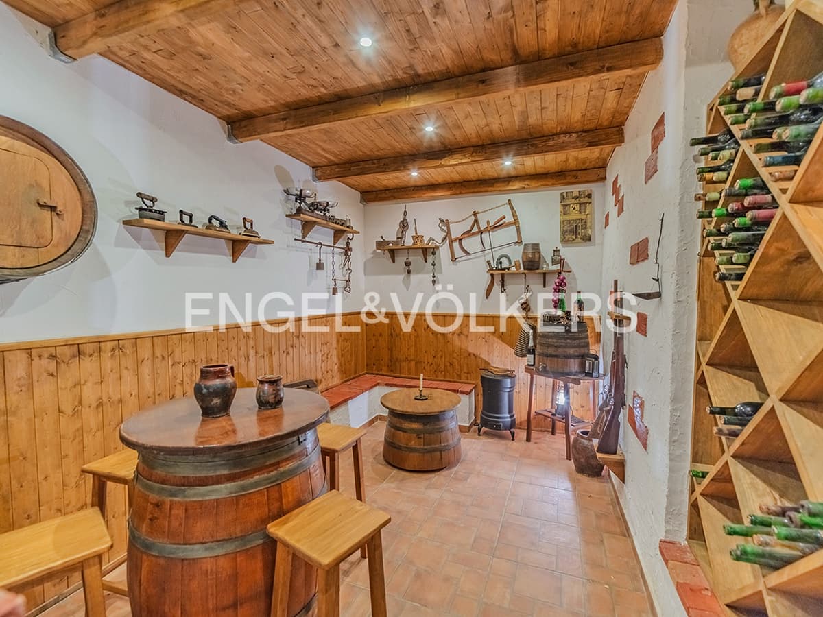 4 bedroom Villa for sale in El Campello with pool garage - € 1,250,000 (Ref: 9314445)