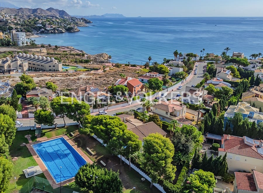 4 bedroom Villa for sale in El Campello with pool garage - € 1,250,000 (Ref: 9314445)