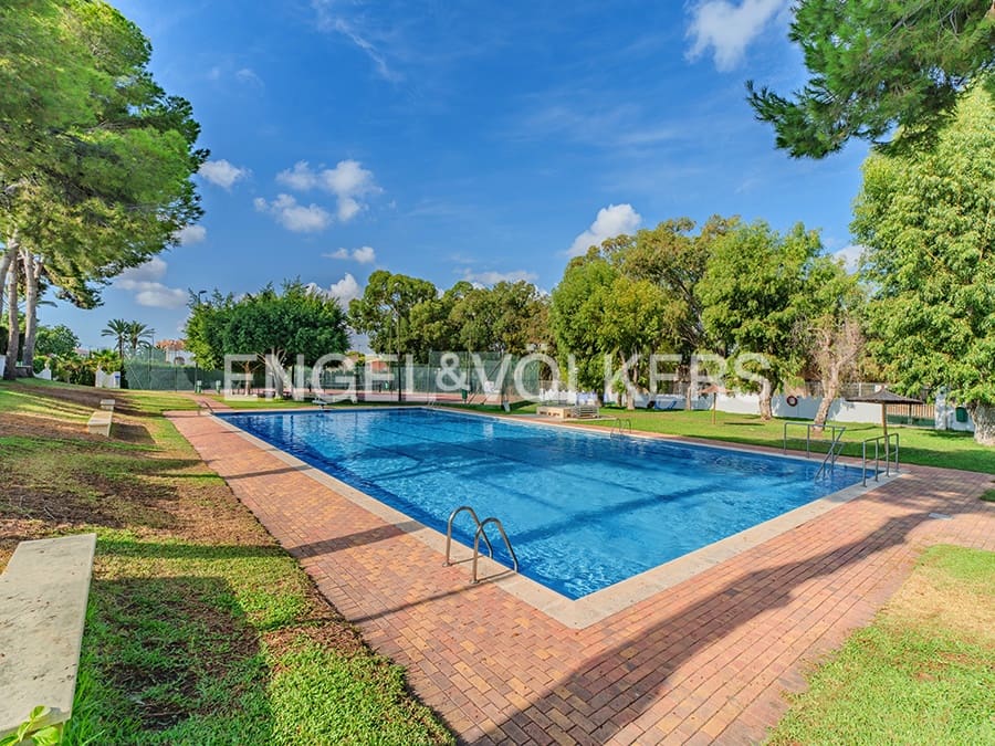 4 bedroom Villa for sale in El Campello with pool garage - € 1,250,000 (Ref: 9314445)