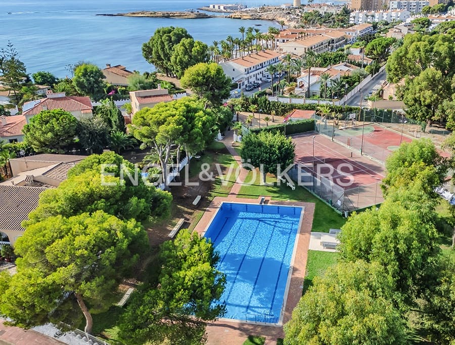 4 bedroom Villa for sale in El Campello with pool garage - € 1,250,000 (Ref: 9314445)