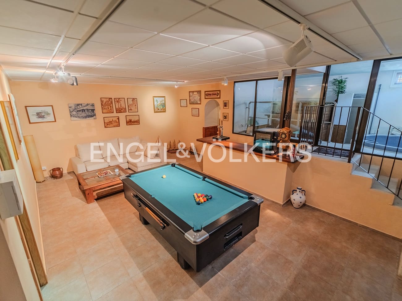 4 bedroom Villa for sale in El Campello with pool garage - € 1,250,000 (Ref: 9314445)