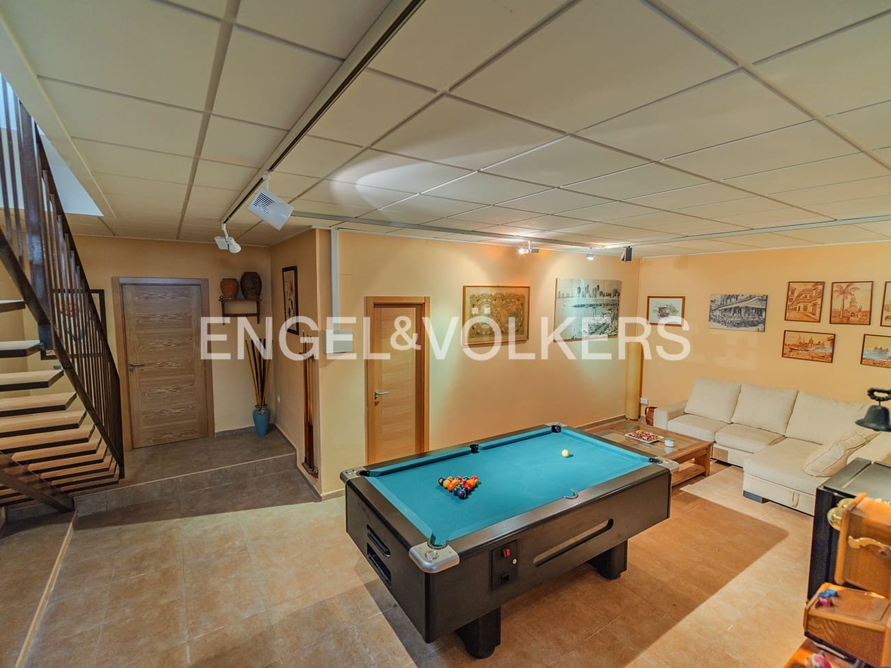 4 bedroom Villa for sale in El Campello with pool garage - € 1,250,000 (Ref: 9314445)