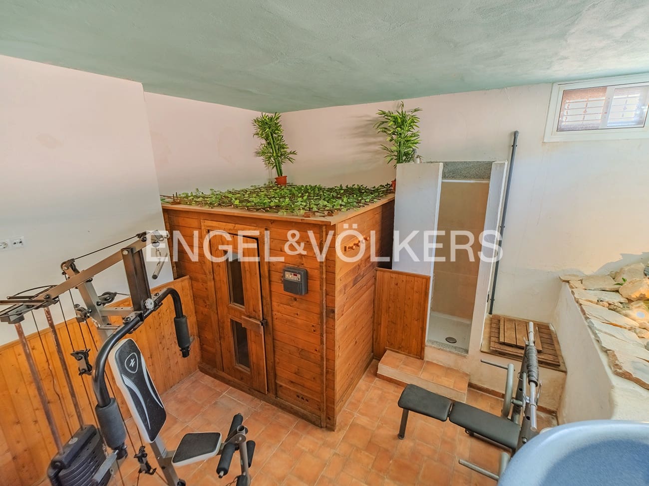 4 bedroom Villa for sale in El Campello with pool garage - € 1,250,000 (Ref: 9314445)