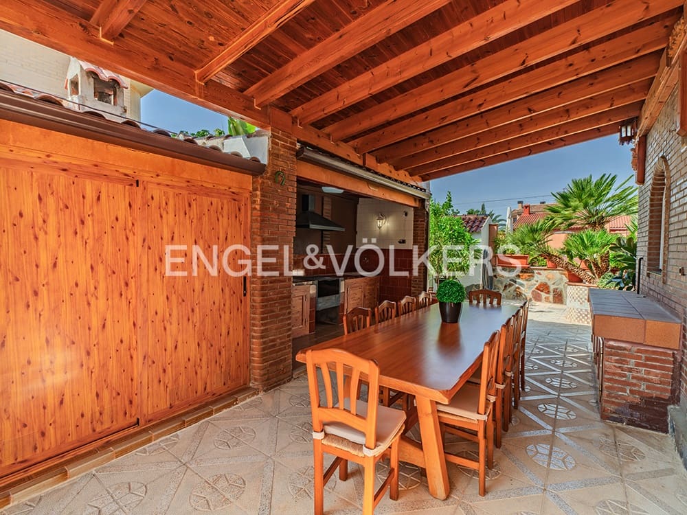 3 bedroom Villa for sale in Muchamiel / Mutxamel with pool garage - € 630,000 (Ref: 9325413)
