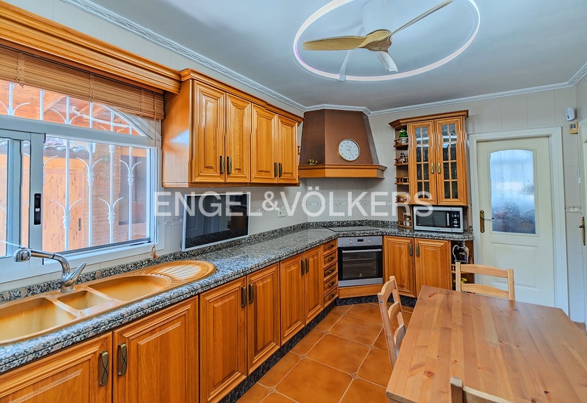 3 bedroom Villa for sale in Muchamiel / Mutxamel with pool garage - € 630,000 (Ref: 9325413)