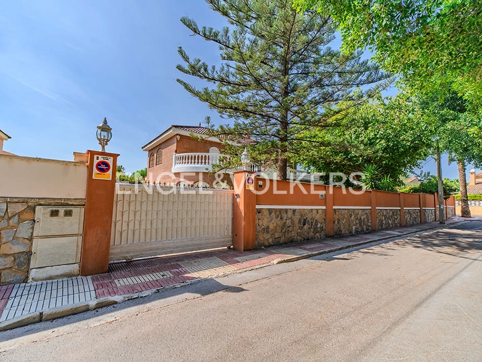 3 bedroom Villa for sale in Muchamiel / Mutxamel with pool garage - € 630,000 (Ref: 9325413)