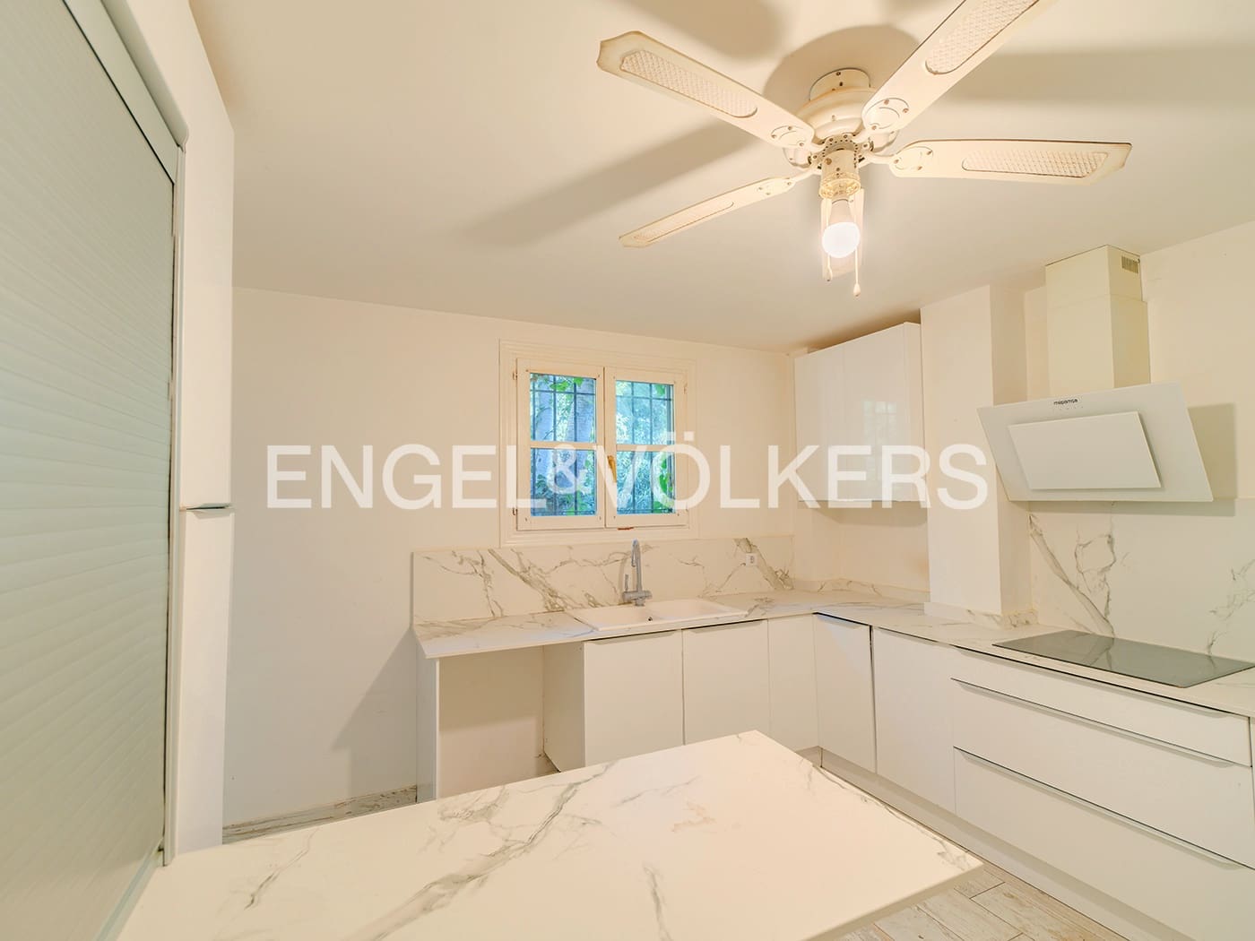 7 makuuhuone Huvila myytävänä paikassa Muchamiel / Mutxamel mukana uima-altaan 
autotalli - 515 000 € (Ref: 9349817)