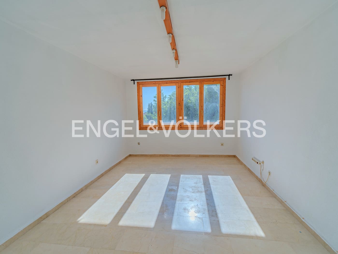 7 makuuhuone Huvila myytävänä paikassa Muchamiel / Mutxamel mukana uima-altaan 
autotalli - 515 000 € (Ref: 9349817)