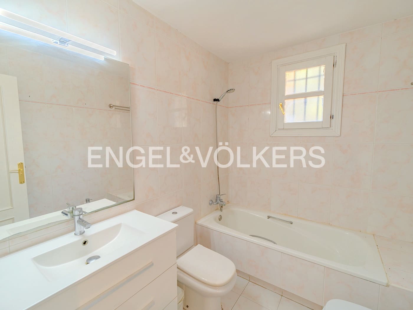 7 makuuhuone Huvila myytävänä paikassa Muchamiel / Mutxamel mukana uima-altaan 
autotalli - 515 000 € (Ref: 9349817)