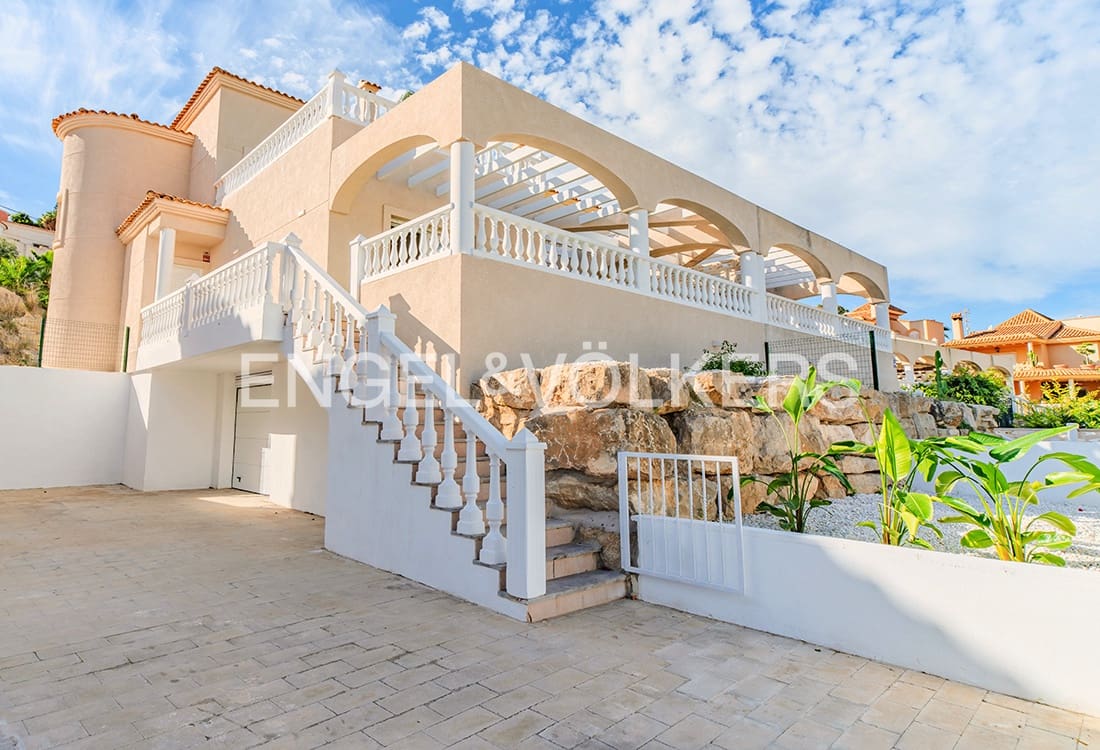 3 sovrum Villa till salu i El Campello med garage - 550 000 € (Ref: 9349946)