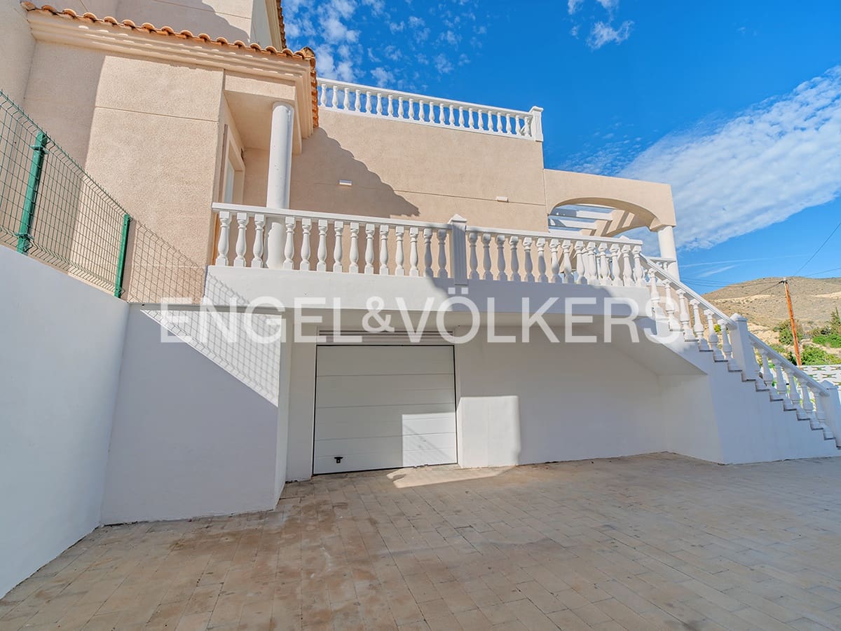 3 sovrum Villa till salu i El Campello med garage - 550 000 € (Ref: 9349946)