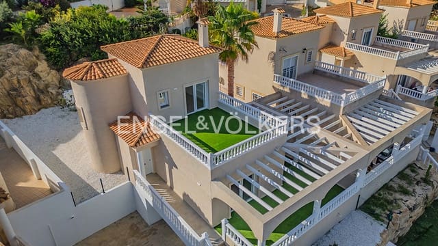 3 bedroom Villa for sale in El Campello with garage - € 550,000 (Ref: 9349946)