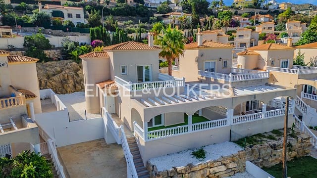 3 bedroom Villa for sale in El Campello with garage - € 550,000 (Ref: 9349946)