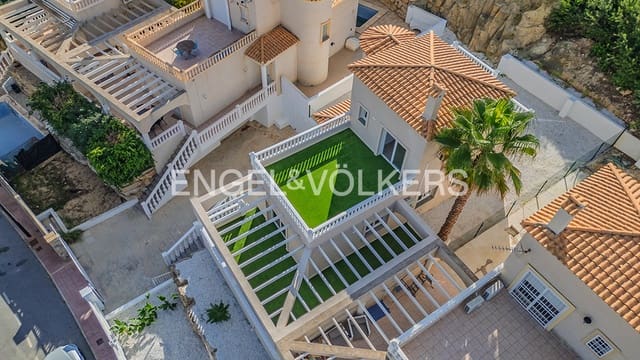 3 bedroom Villa for sale in El Campello with garage - € 550,000 (Ref: 9349946)