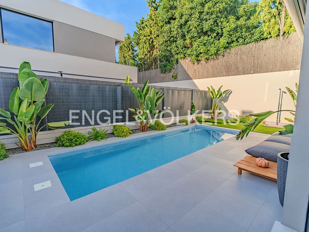 4 makuuhuone Paritalo myytävänä paikassa San Juan de Alicante / Sant Joan d'Alacant mukana uima-altaan 
autotalli - 875 000 € (Ref: 9354199)