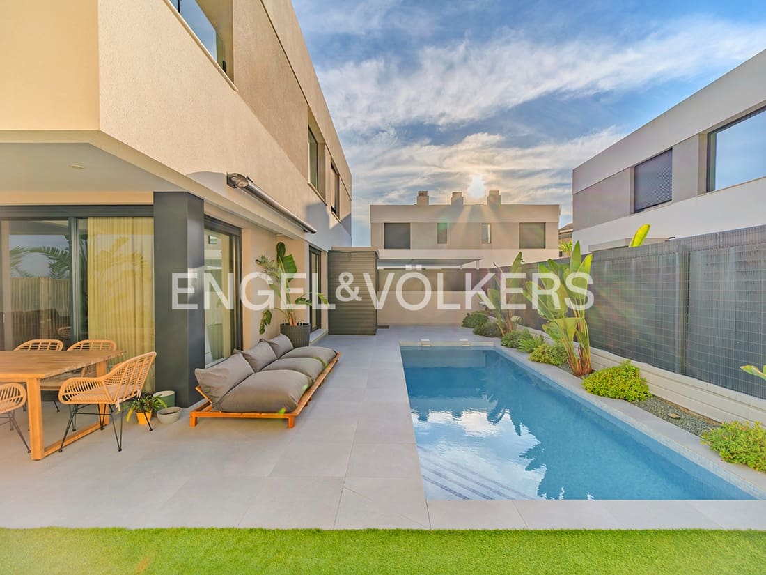 4 makuuhuone Paritalo myytävänä paikassa San Juan de Alicante / Sant Joan d'Alacant mukana uima-altaan 
autotalli - 875 000 € (Ref: 9354199)