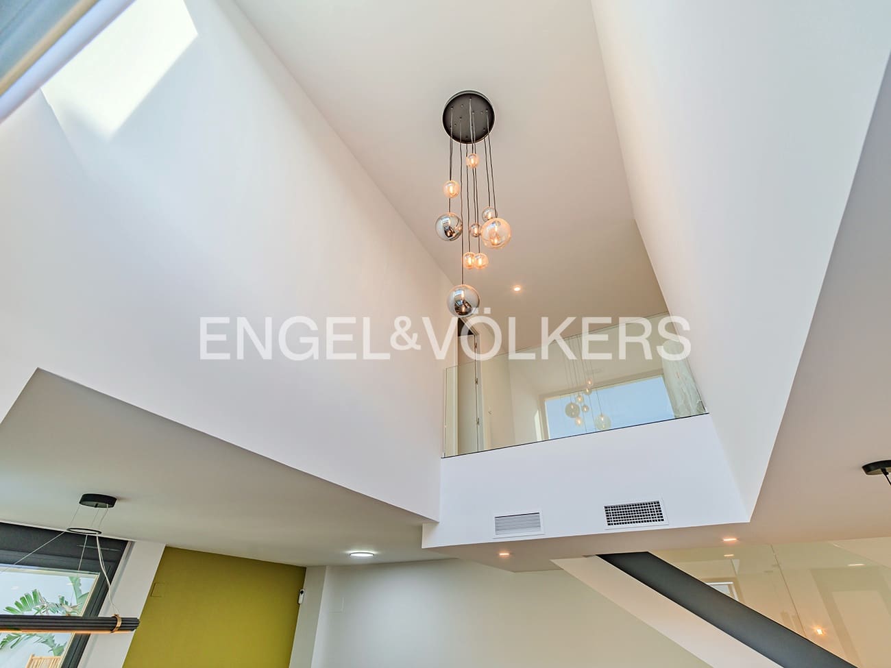 4 makuuhuone Paritalo myytävänä paikassa San Juan de Alicante / Sant Joan d'Alacant mukana uima-altaan 
autotalli - 875 000 € (Ref: 9354199)