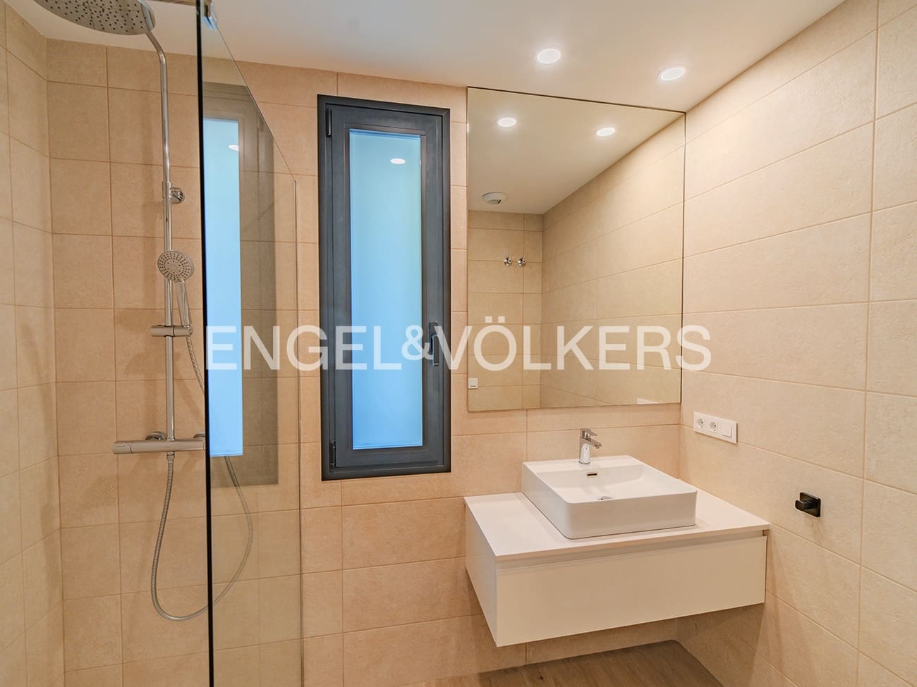 4 makuuhuone Paritalo myytävänä paikassa San Juan de Alicante / Sant Joan d'Alacant mukana uima-altaan 
autotalli - 875 000 € (Ref: 9354199)