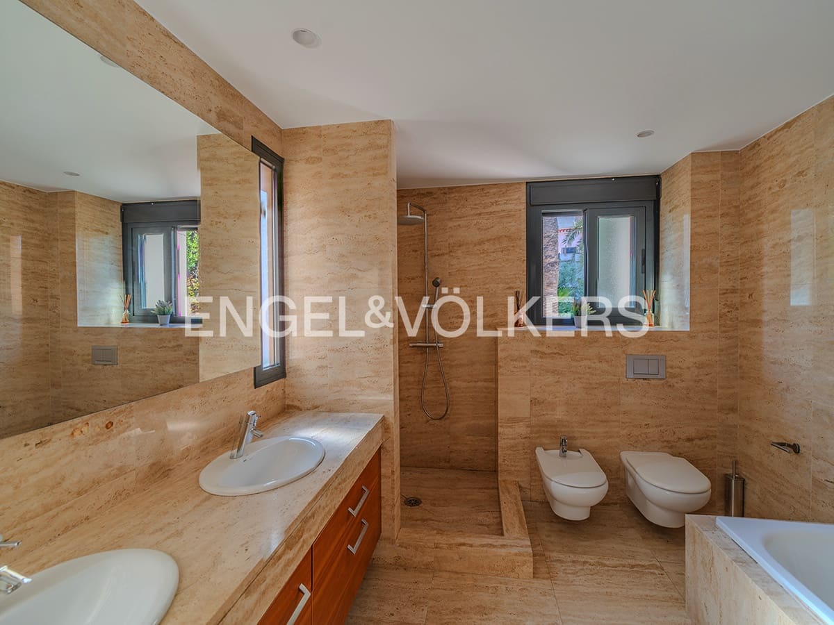 6 sypialnia Willa na sprzedaż w Miasto Alicante / Alacant z basenem garażem - 1 395 000 € (Ref: 9354495)