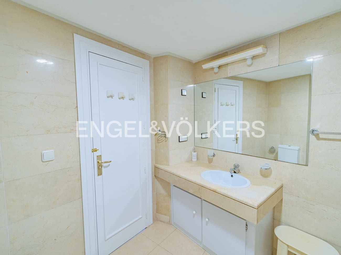 Leilighet til salgs i Alicante by - € 265 000 (Ref: 9378102)