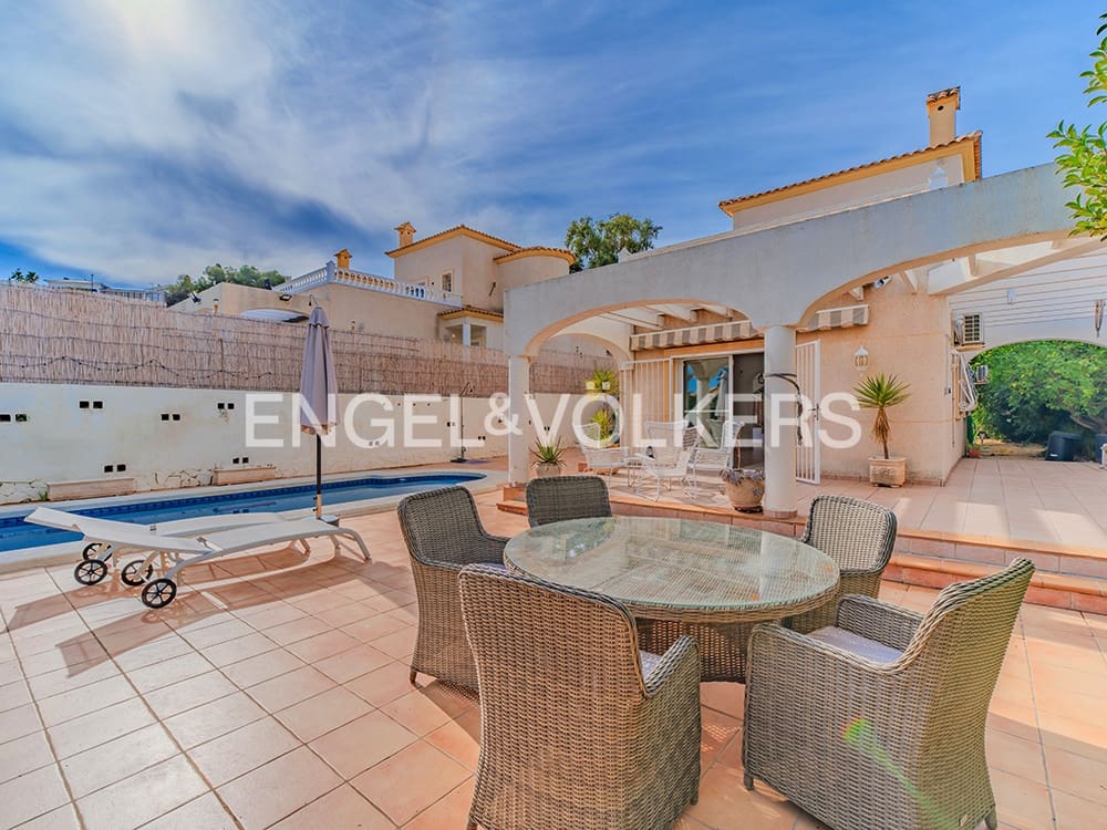 3 camera da letto Villa in vendita in El Campello con piscina garage - 569.000 € (Rif: 9383736)