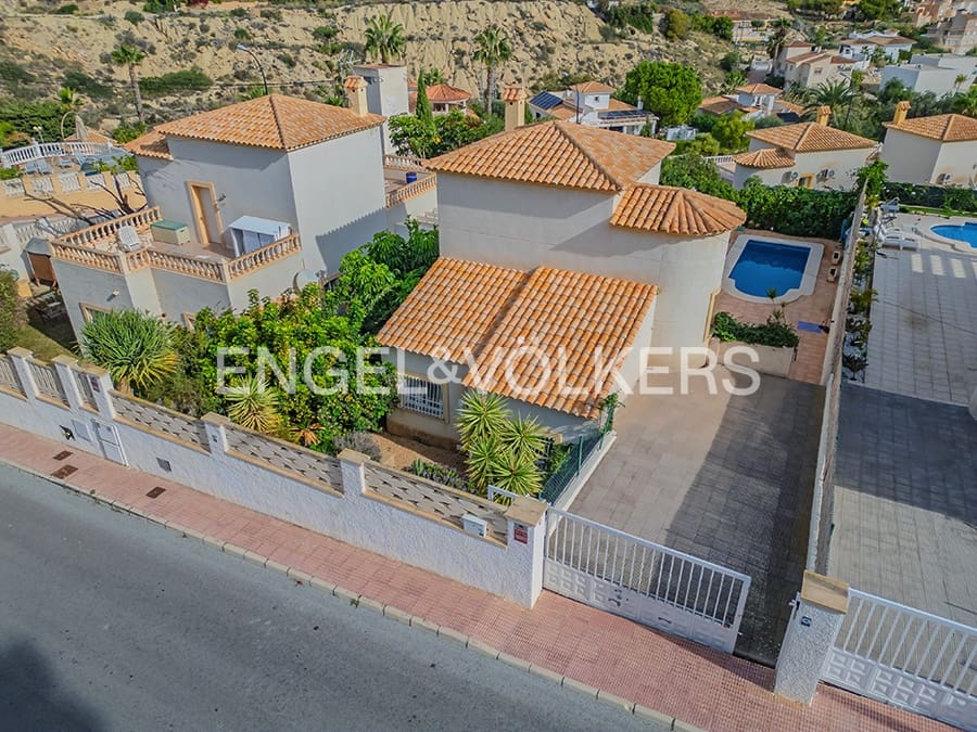 3 camera da letto Villa in vendita in El Campello con piscina garage - 569.000 € (Rif: 9383736)