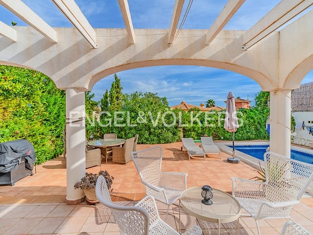3 bedroom Villa for sale in El Campello with pool garage - € 569,000 (Ref: 9383736)