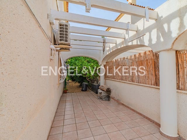 3 bedroom Villa for sale in El Campello with pool garage - € 569,000 (Ref: 9383736)